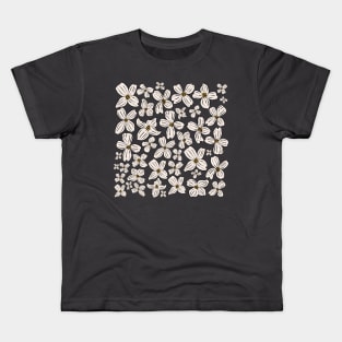 White dogwood flowers - North Carolina State Flower Kids T-Shirt